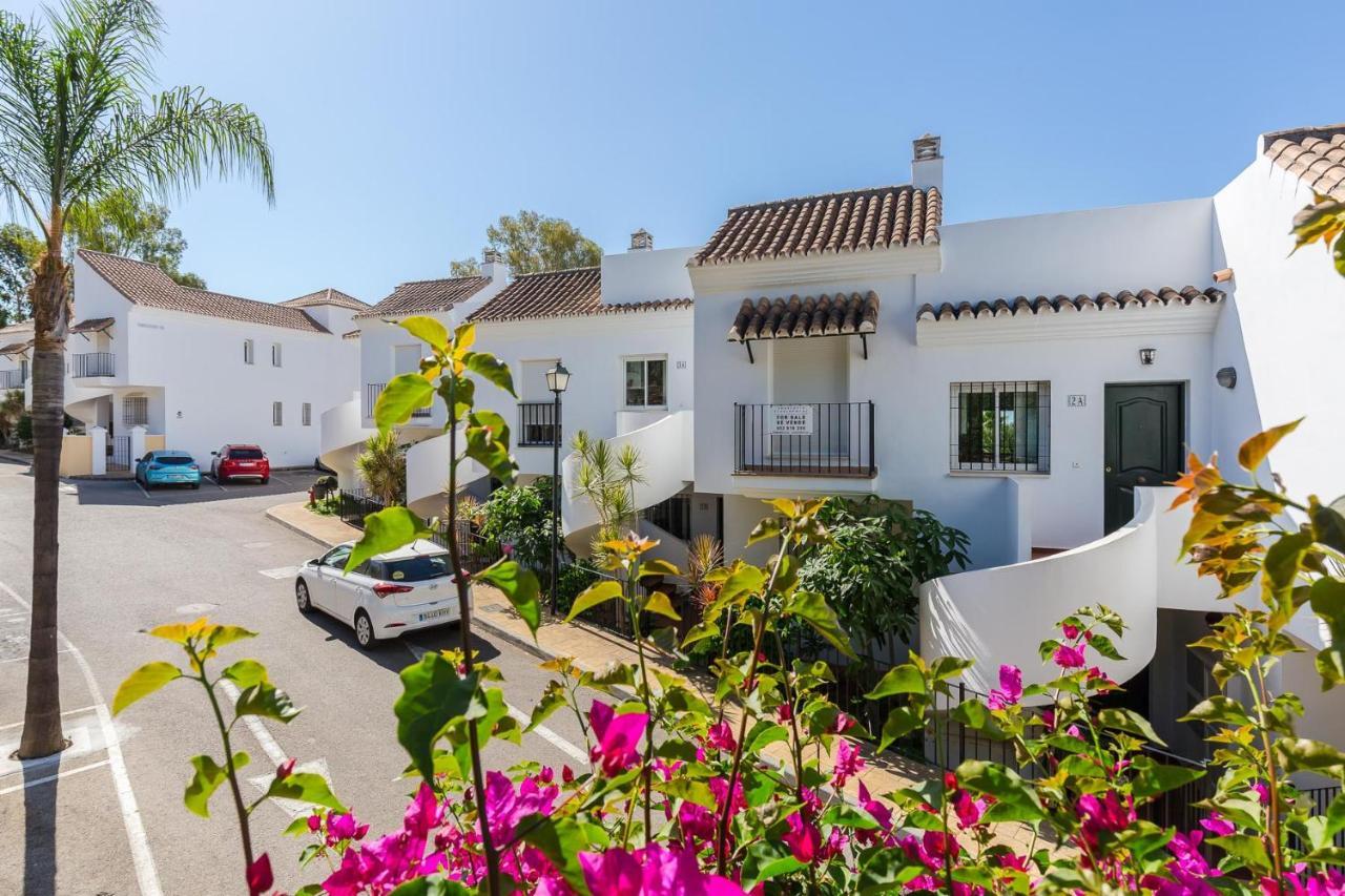 Cozy 2 Bedroom In Nueva Andalucia Apartamento *
