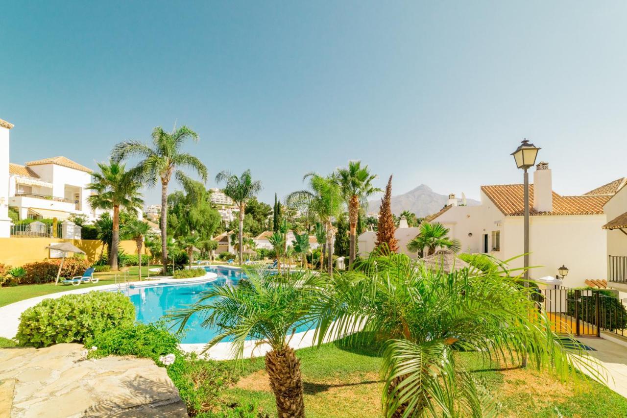 Cozy 2 Bedroom In Nueva Andalucia Apartamento Marbella